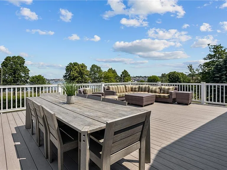 1 Harbor View Dr — Photo 27