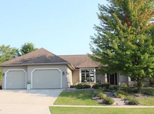 1900 Century Hills Dr NE, Rochester, MN 55906