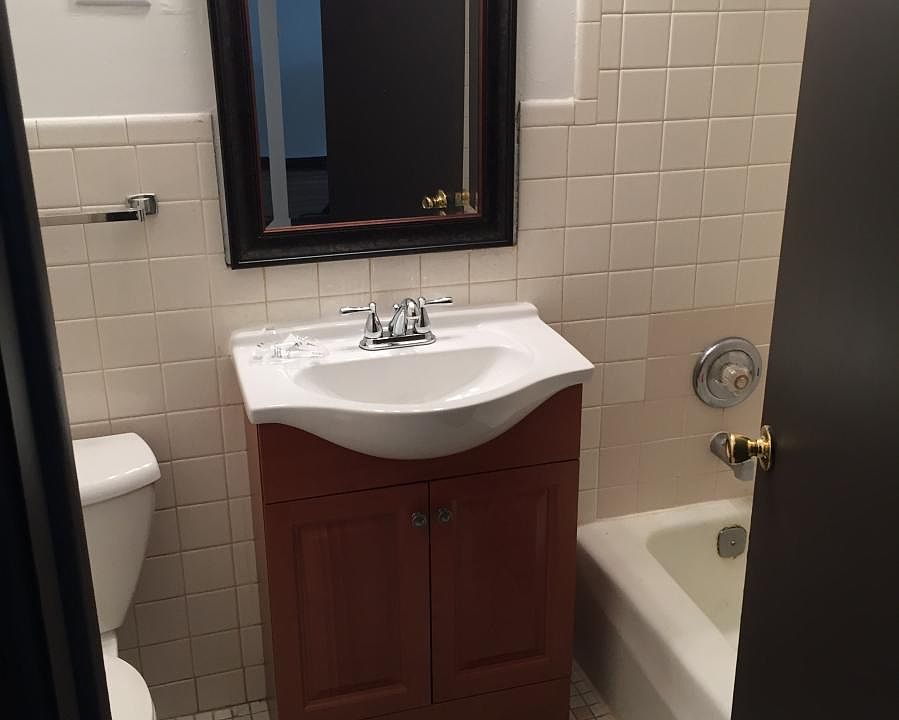 2nd image of 8512 W 95th St APT 1W