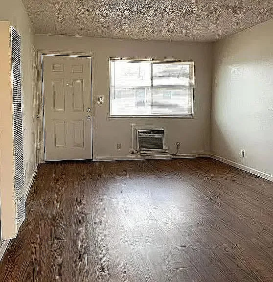 4431 E Hedges Ave #D — Photo 2