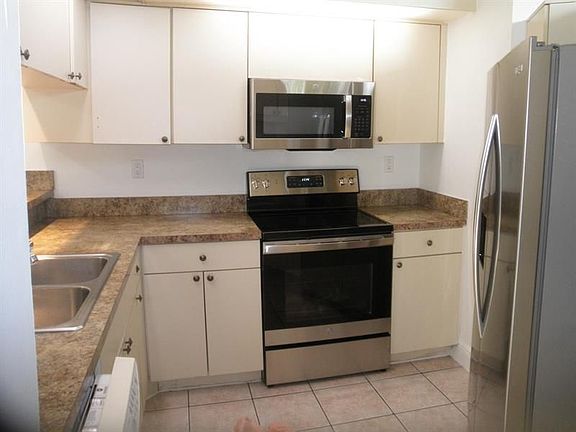 4th image of 3919 Victoria Dr #3919