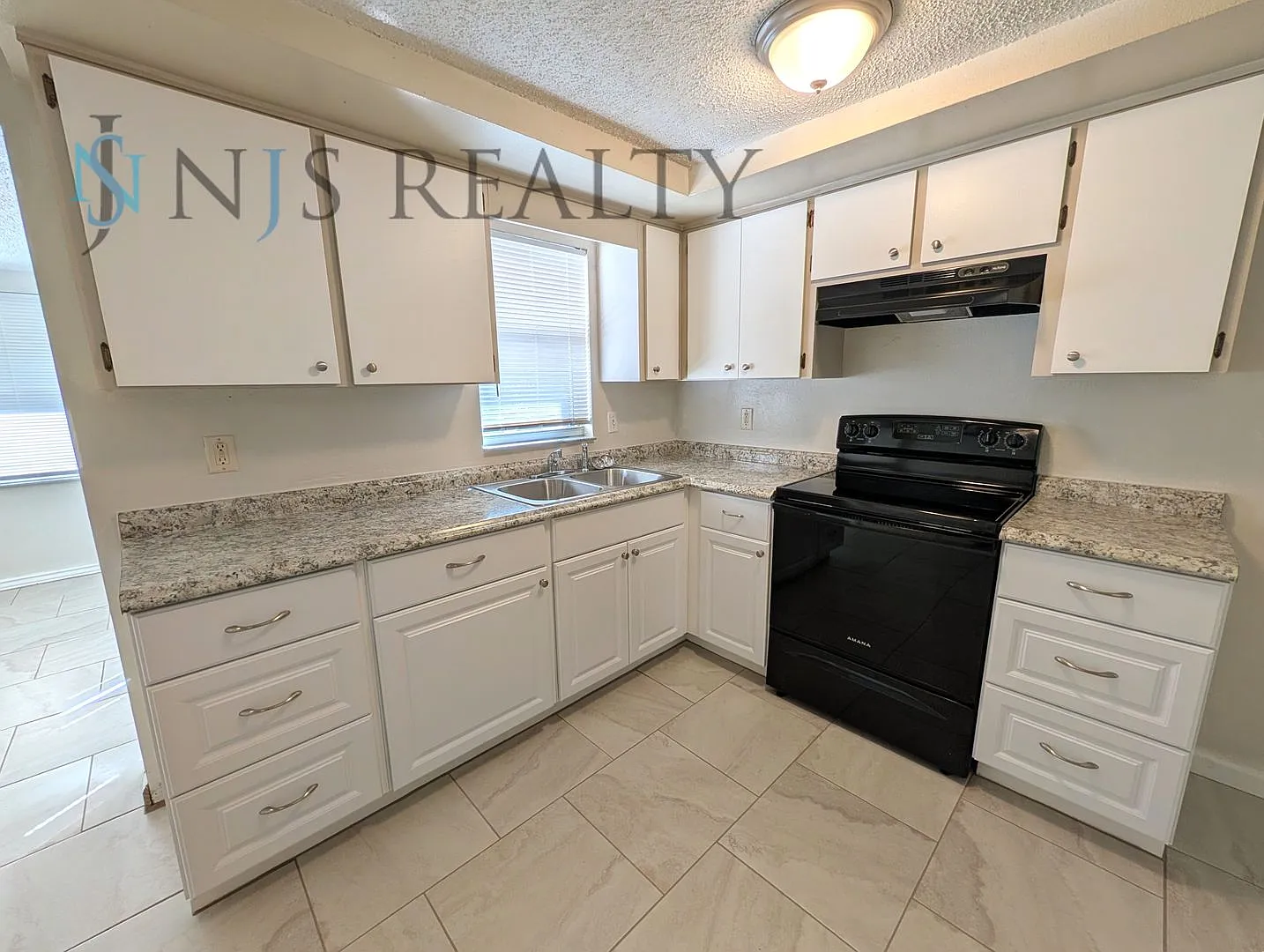 NEW renovation 2 bed/1 bath ~NEW: tile floors, kitchen renovation & paint! with a HUGE fenced yard!! — Photo 2