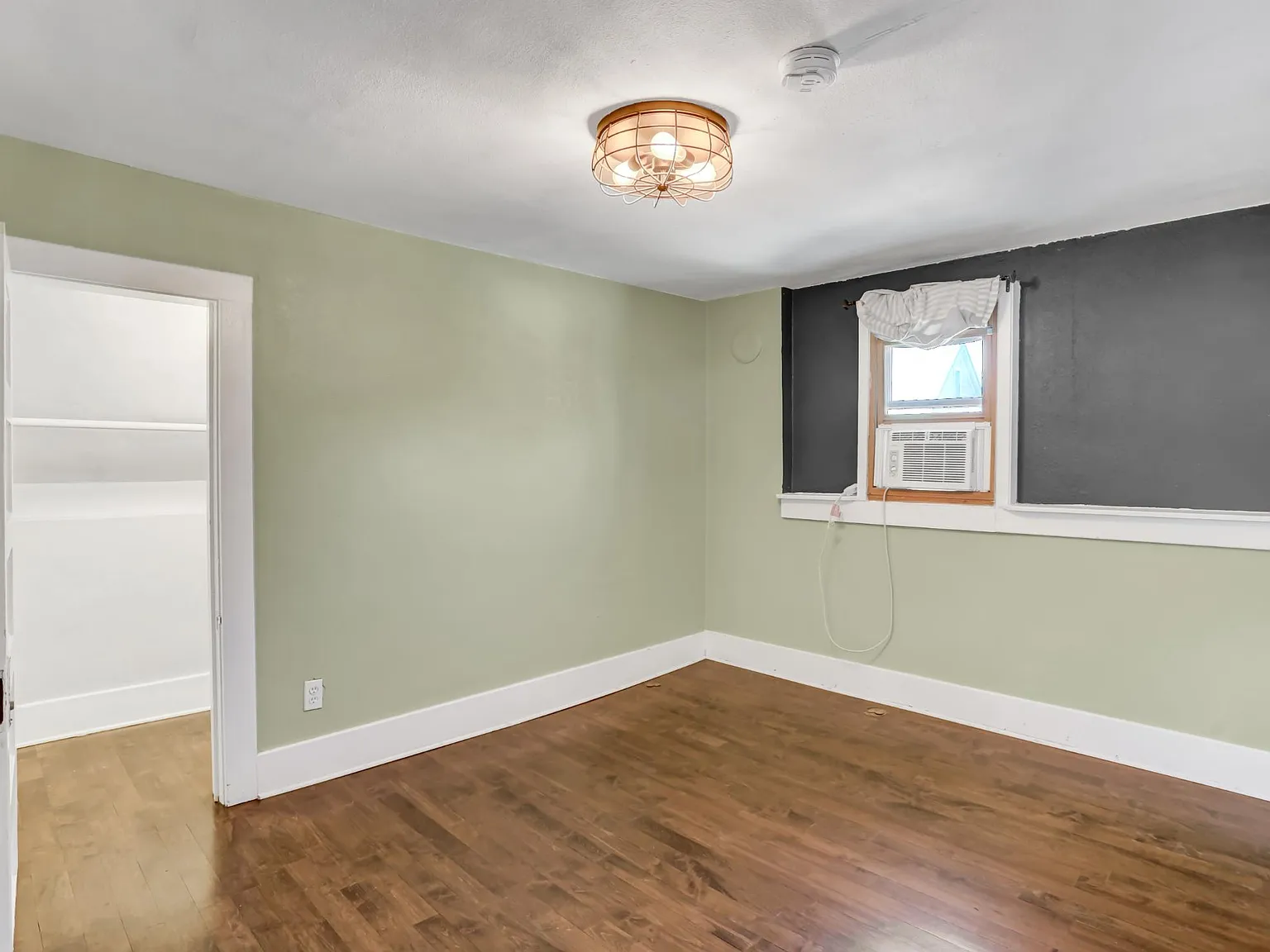 2 bed, 1032 sqft, $2,600 — Photo 2