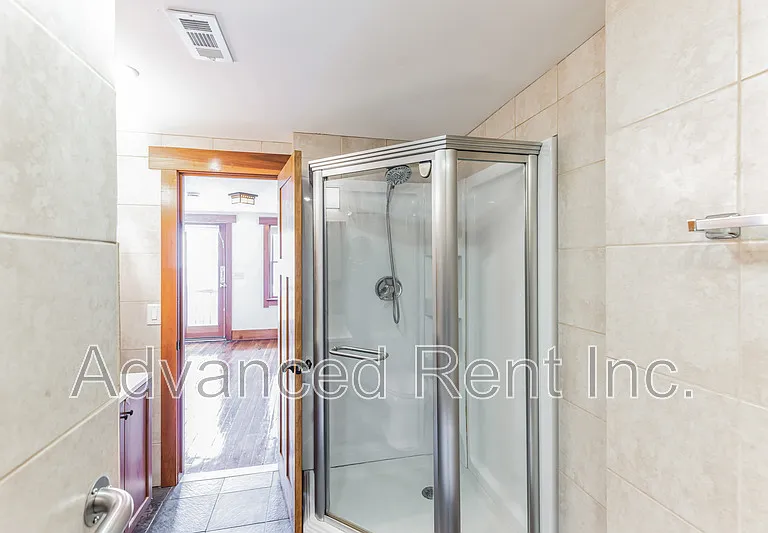 2802 E Fairmount Ave — Photo 22