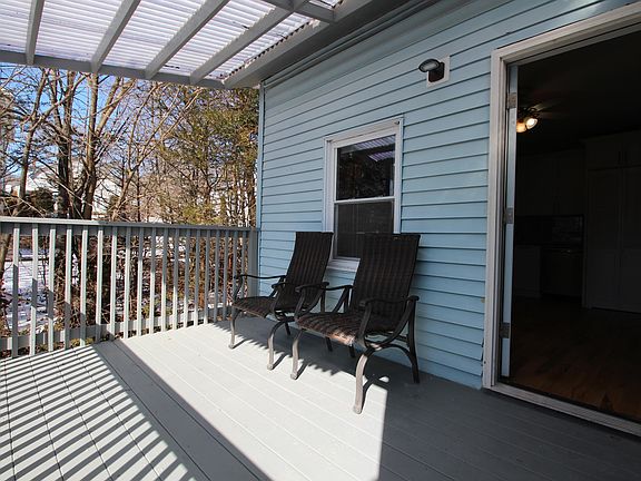 Covered deck/balcony