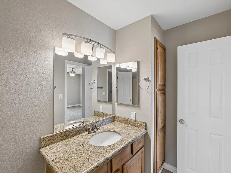 540 N May St #3122 — Photo 14