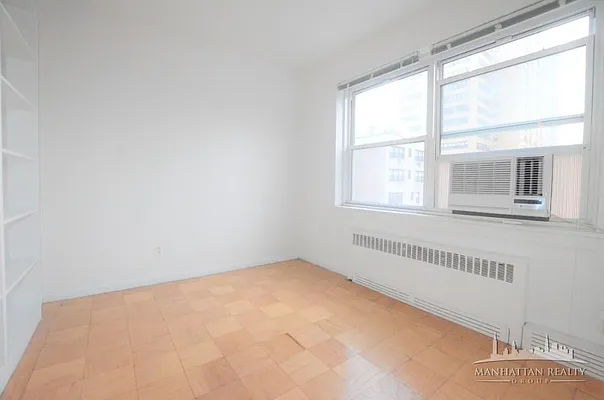 Rented by Manhattan Realty Group | media 8