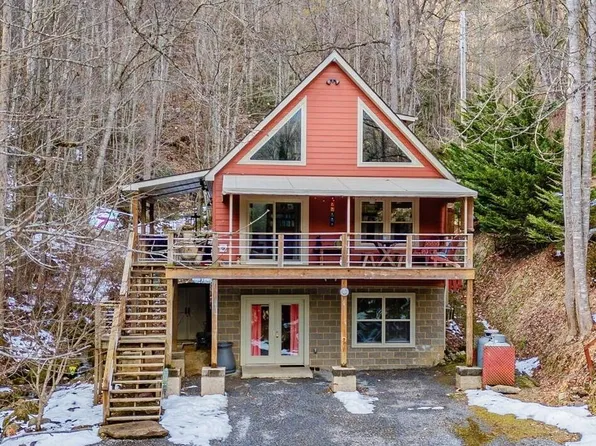139 Charlie Harrell Ln, Hampton, TN 37658