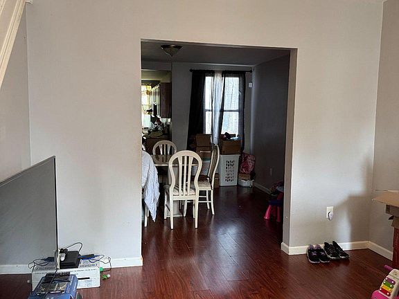 2nd image of 3908 Fairfax Rd