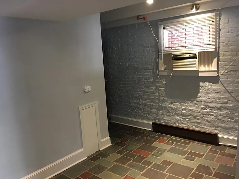 640 E St NE #B — Photo 5