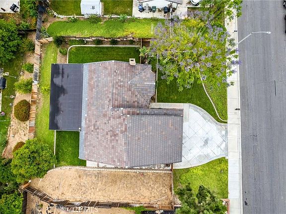 5th image of 22887 Finch St