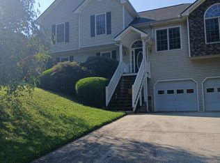 1040 Foxhollow Trl, Canton, GA 30115