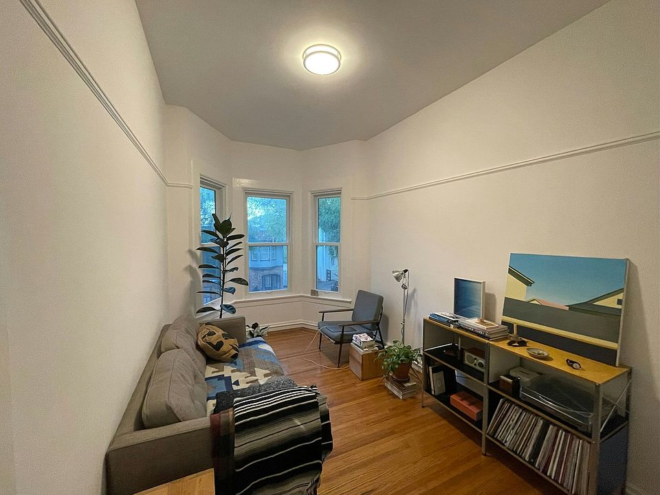 Front room (NOTE: As furnished by previous tenant, but offered unfurnished)