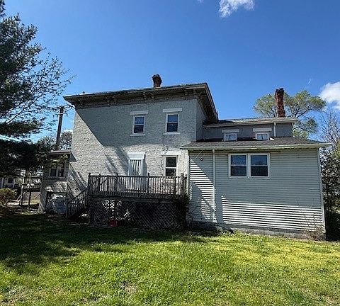 3rd image of 672 3rd St SE