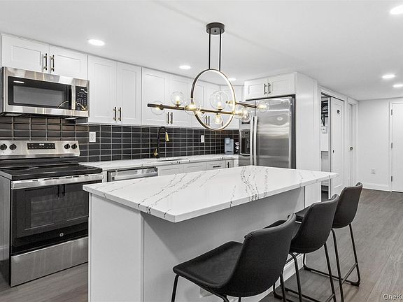 3rd image of 301 Merrick Avenue
