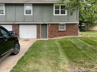 303 NE Westwind Dr, Lees Summit, MO 64086