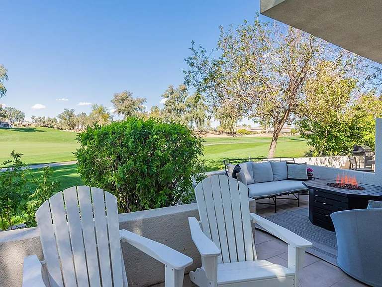 Peaceful, quiet location on the 2nd hole of the golf course