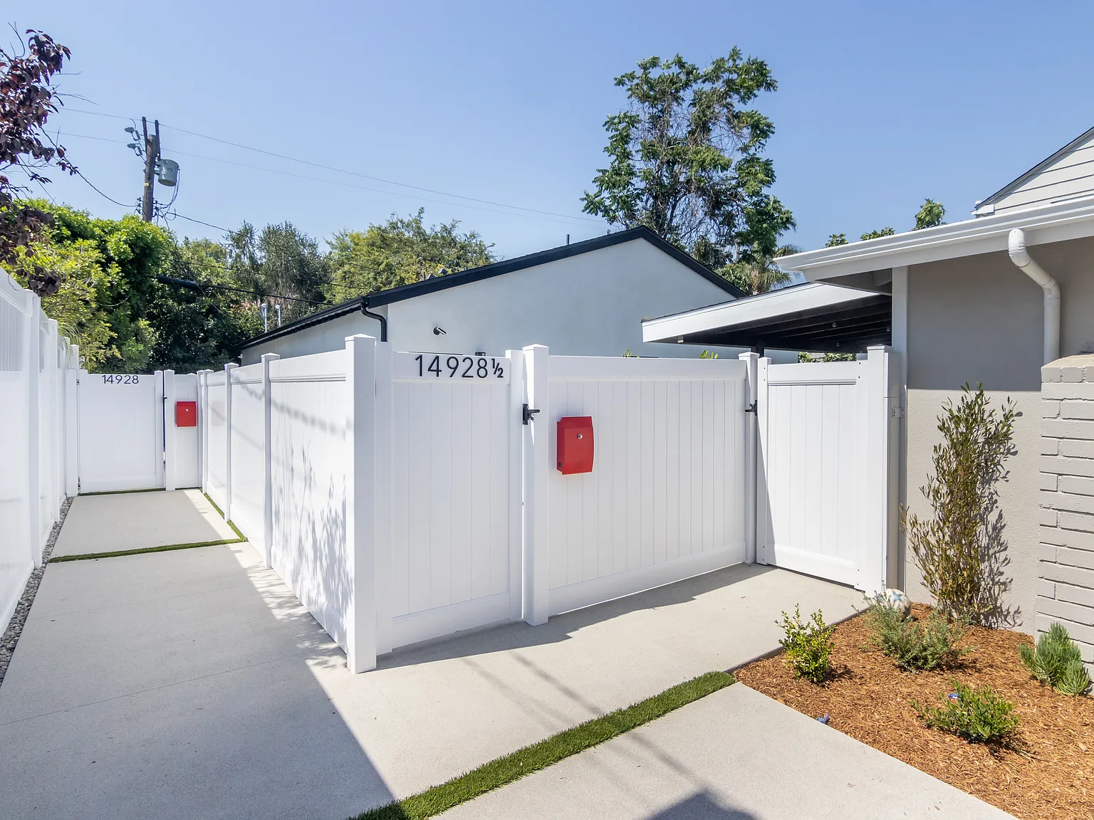 Otsego St, Sherman Oaks — Photo 2