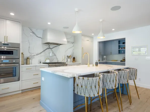 1255 Trinity Dr, Menlo Park, CA 94025