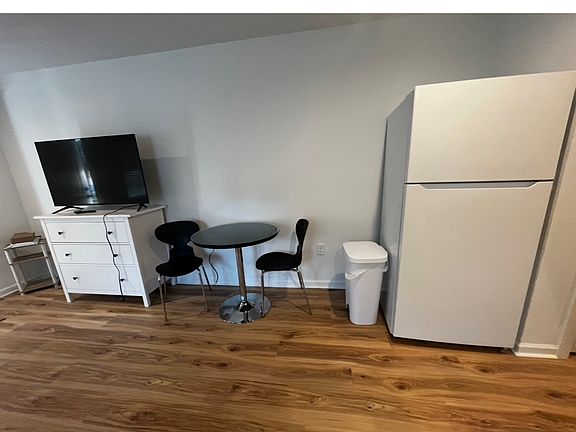 2nd image of 615 Azalea Ln #4B