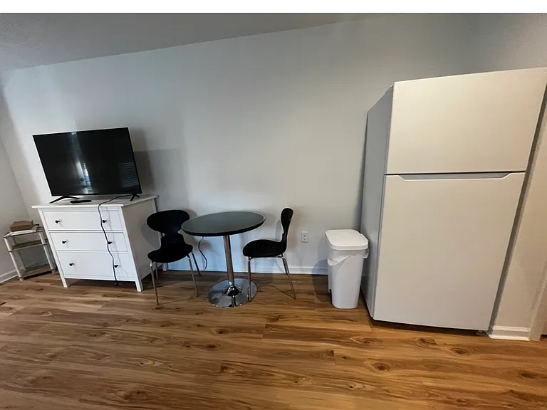 615 Azalea Ln #4B — Photo 2
