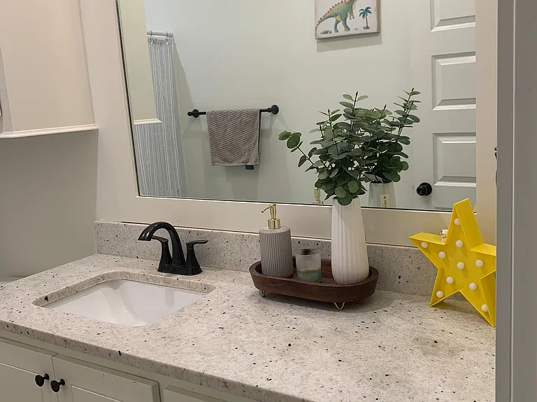 805 Montclaire Dr — Photo 6
