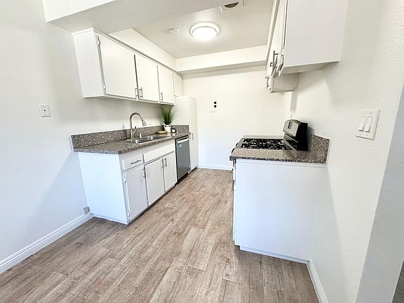 4th image of 9146 Somerset Blvd #0