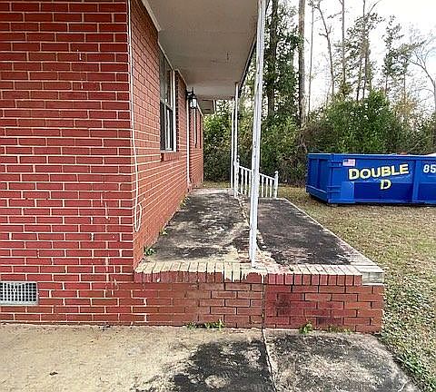 2nd image of 2939 Hillcrest St