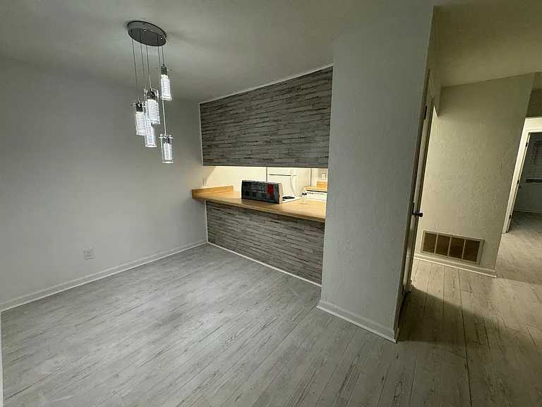 2143 Corinne St — Photo 3
