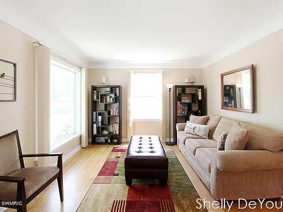 4th image of 2425 Parkdale Ave SW