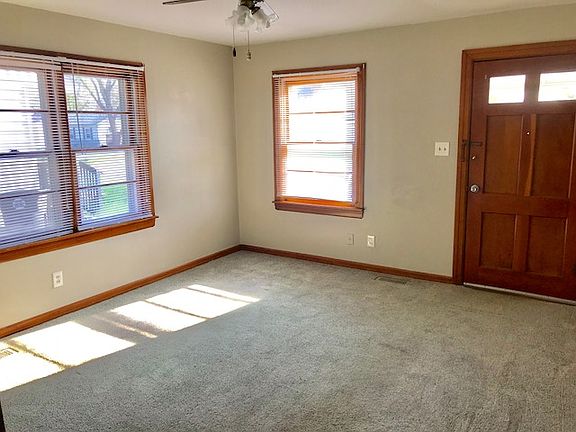 2nd image of 808 N Lincoln Park Dr