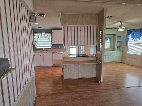 4th image of 68 Pelican Dr S