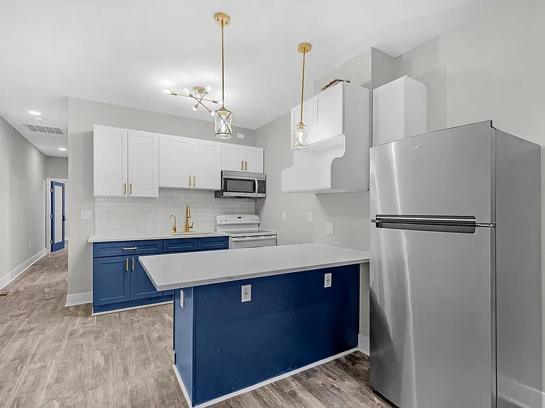 100 S Bouldin St #1 — Photo 11