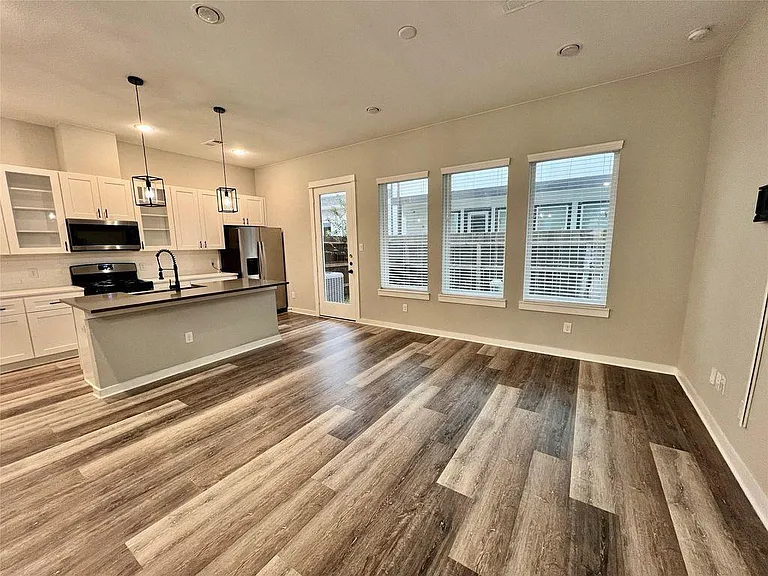 6712 Parker Oaks Ln — Photo 12