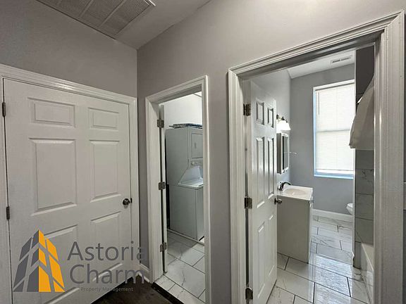 5th image of 3301 Elgin Ave #201