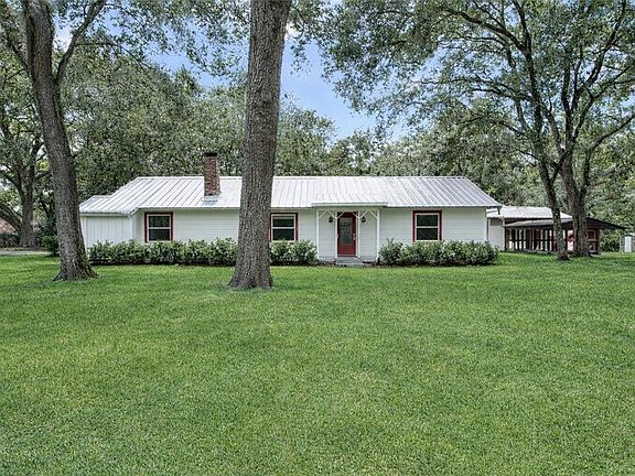 3rd image of 3350 NE 125th Terrace Rd