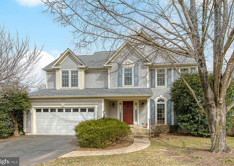 Welcome to Ashburn Village!