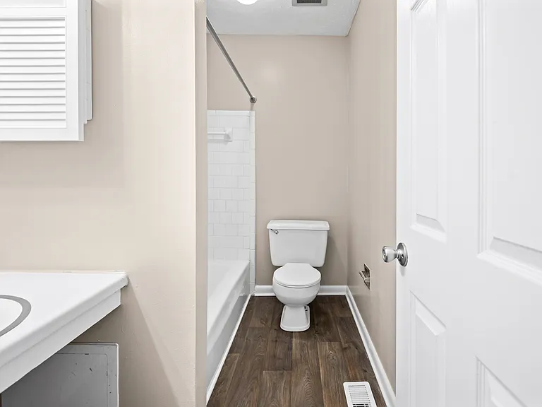 Amora East Townhomes — Photo 10