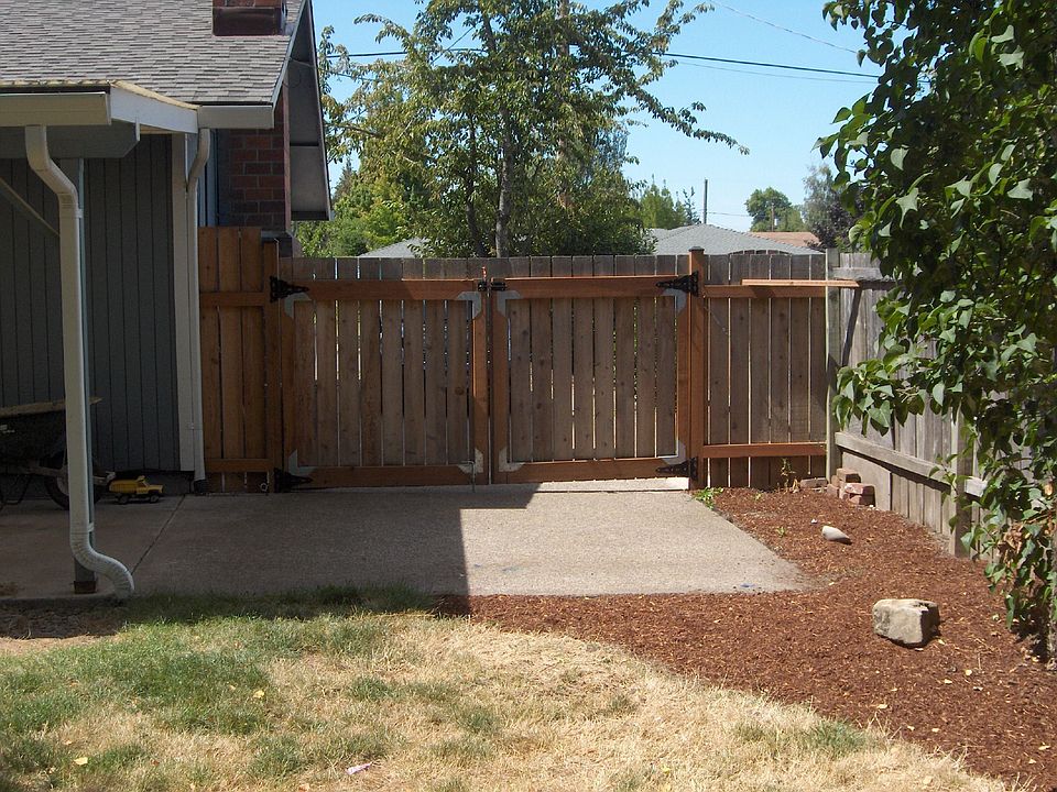 2nd image of 3309 Ermine St SE