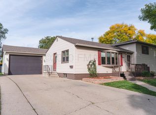 325 22nd St S, Fargo, ND 58103