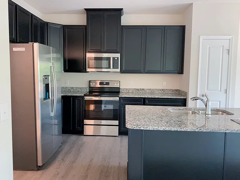 60 Pine Ave — Photo 4
