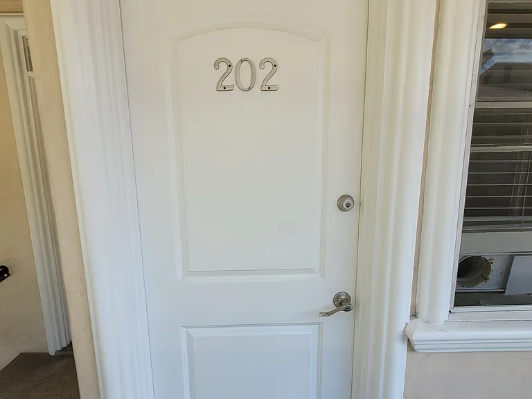 Oakhurst Apartments — Photo 12