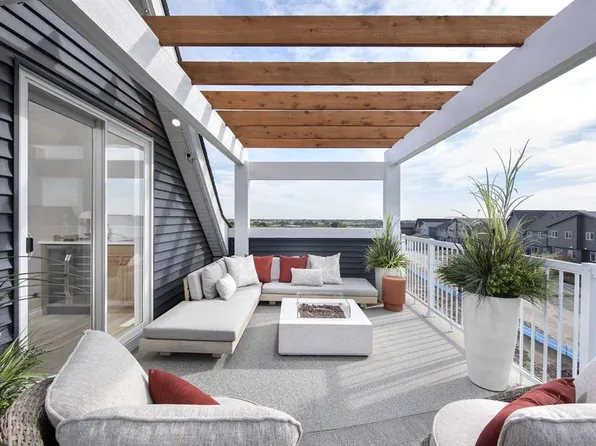 20 NW Belmont Pl SW, Calgary, AB T2X 5T6