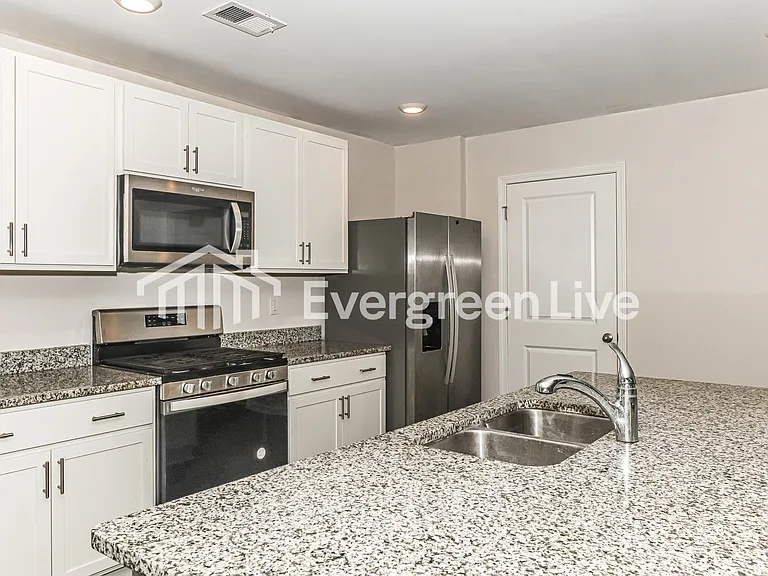1177 Ridgeford Dr — Photo 2