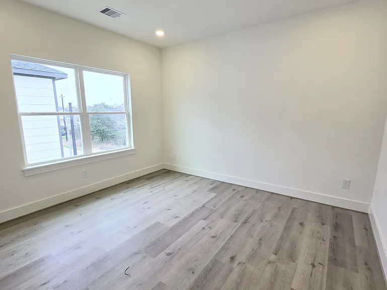 2706 Nagle St — Photo 30
