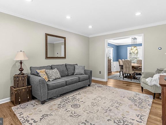 3rd image of 6422 Springhouse Cir