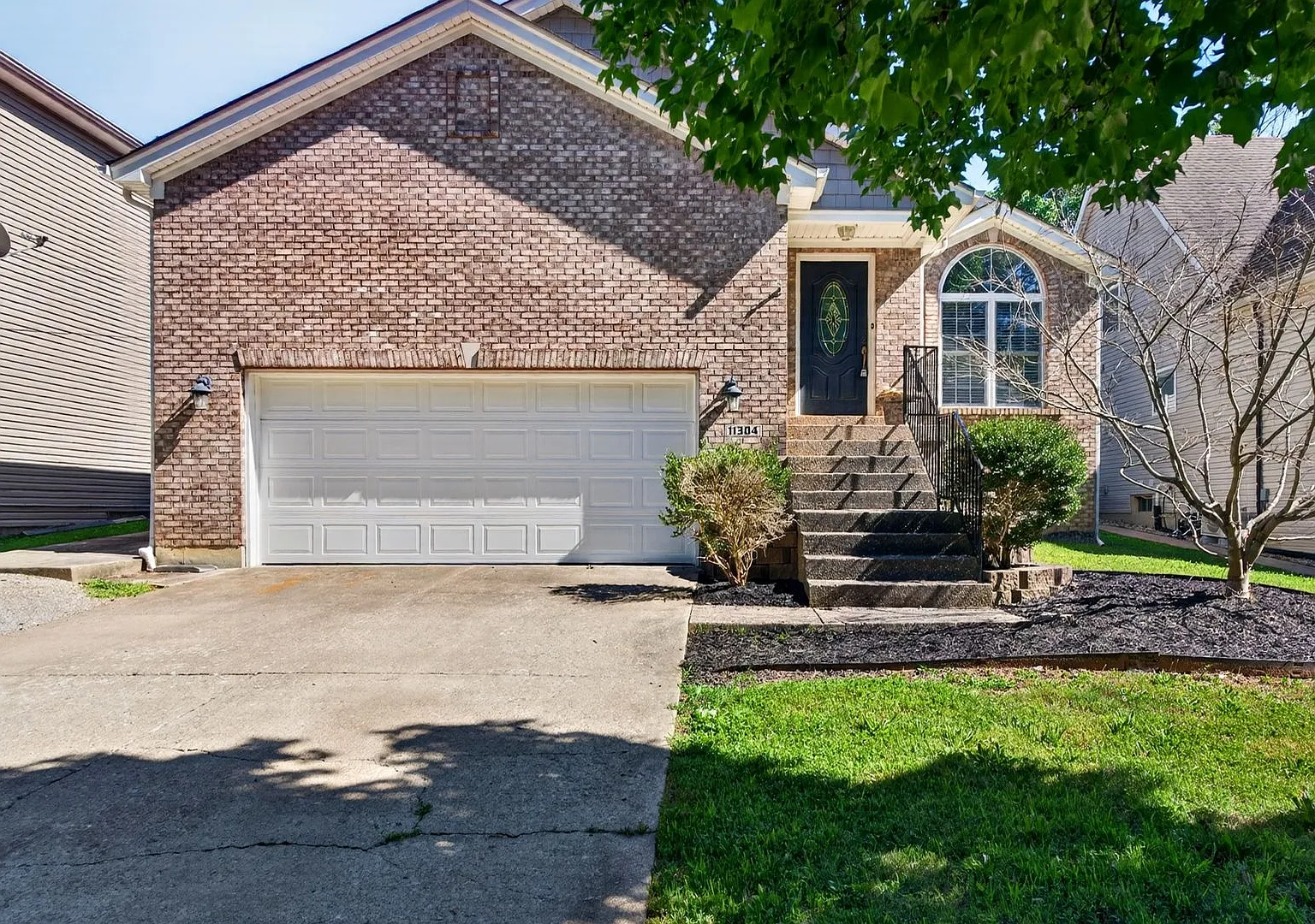 He Ultimate Middletown Retreat! Move-In Ready Ranch With Finished Basement & Fenced Oasis! — Photo 1
