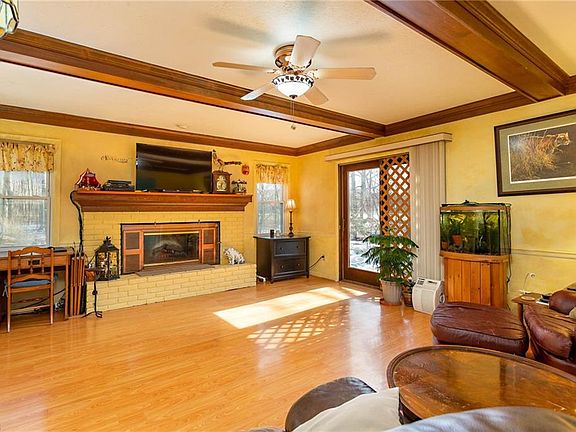 3rd image of 291 Chestnut Ct