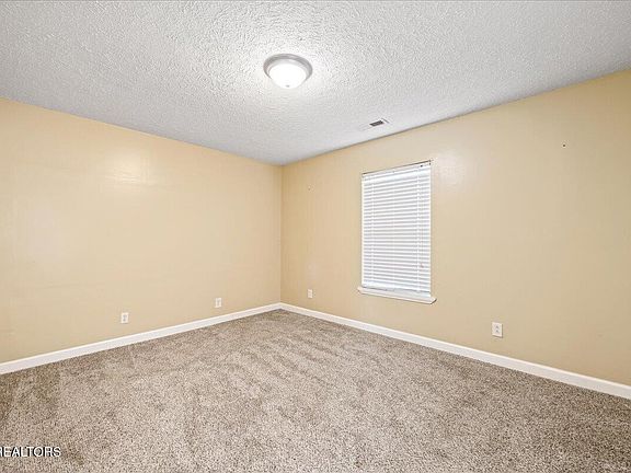 4th image of 318 Springfield Dr