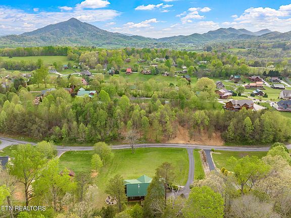 3rd image of 3355 Clear Valley Dr